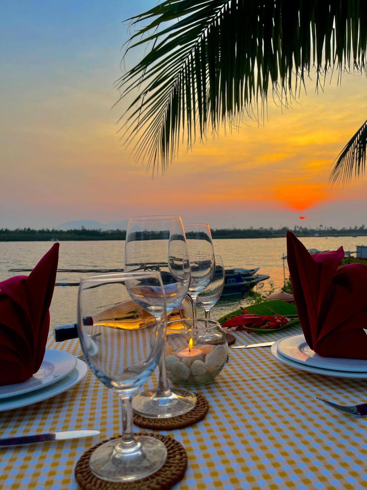 Bel Marina Hoi An Resort Dış mekan fotoğraf Sunset at the Riverine Restaurant