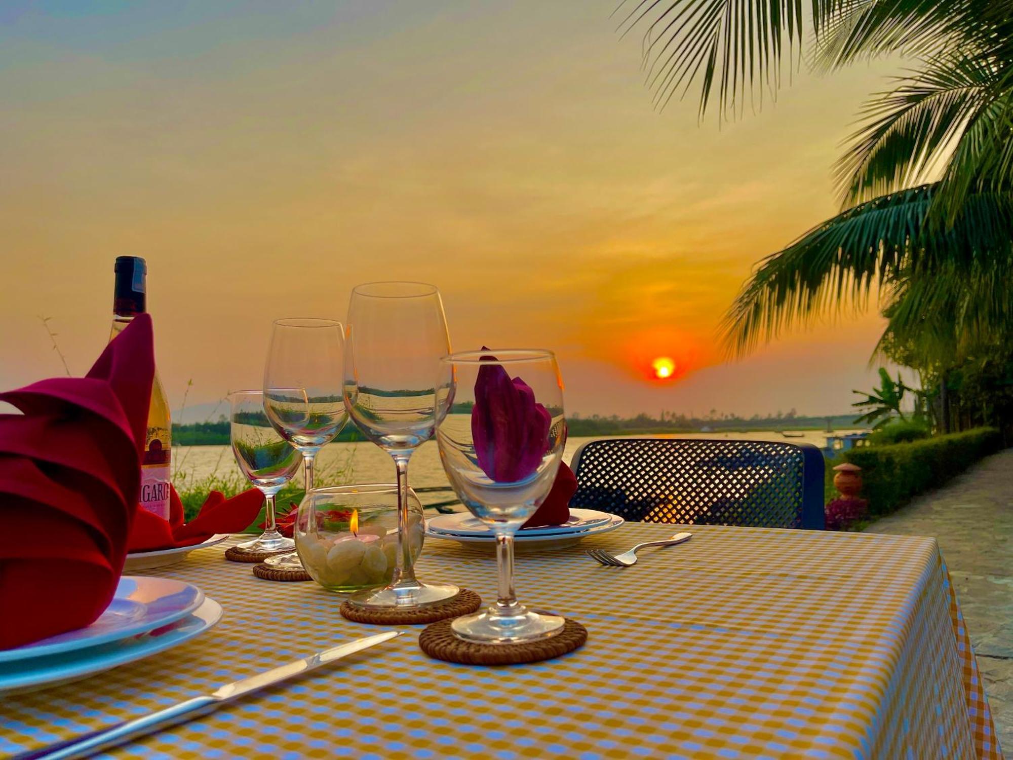 Bel Marina Hoi An Resort Dış mekan fotoğraf Sunset at the Riverine Restaurant