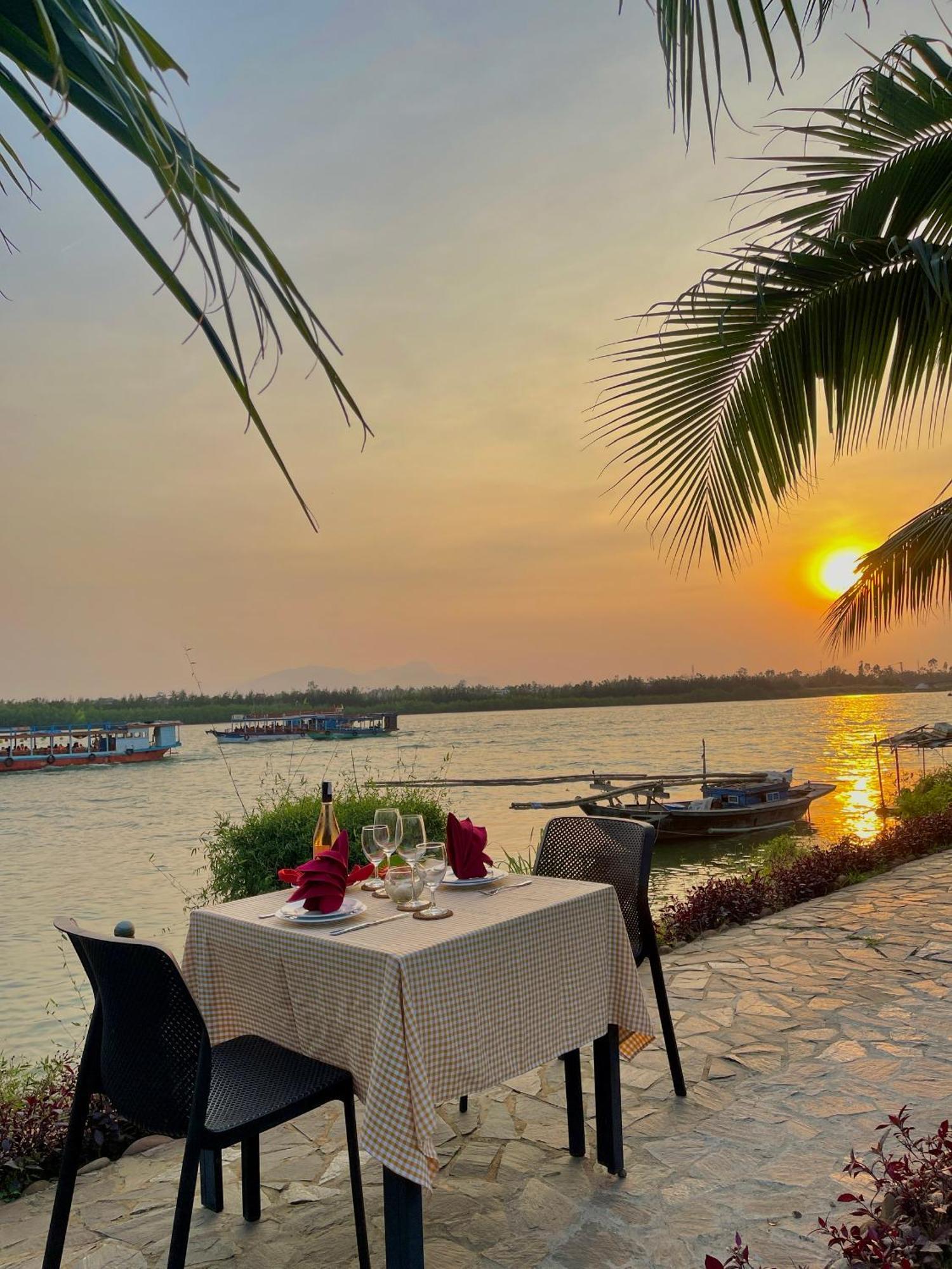 Bel Marina Hoi An Resort Dış mekan fotoğraf Sunset at the Riverine Restaurant
