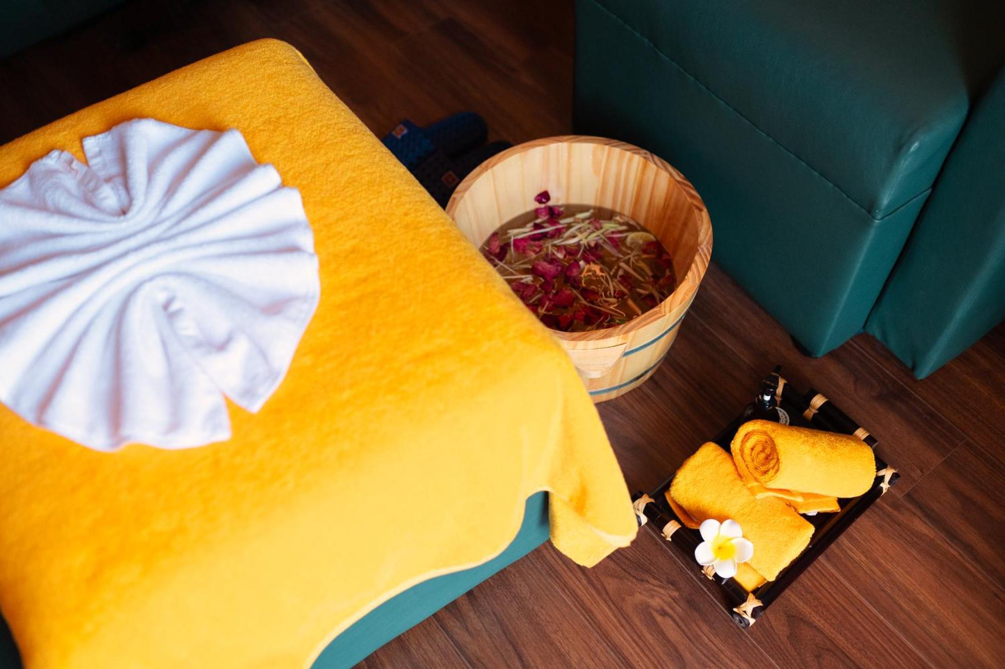 Bel Marina Hoi An Resort Dış mekan fotoğraf A spa treatment
