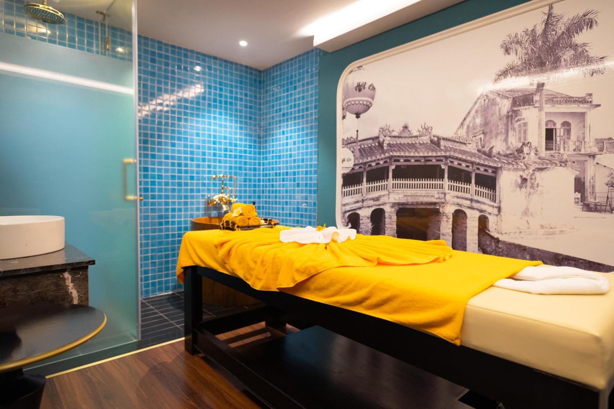 Bel Marina Hoi An Resort Dış mekan fotoğraf A massage room at a spa in Bangkok, Thailand
