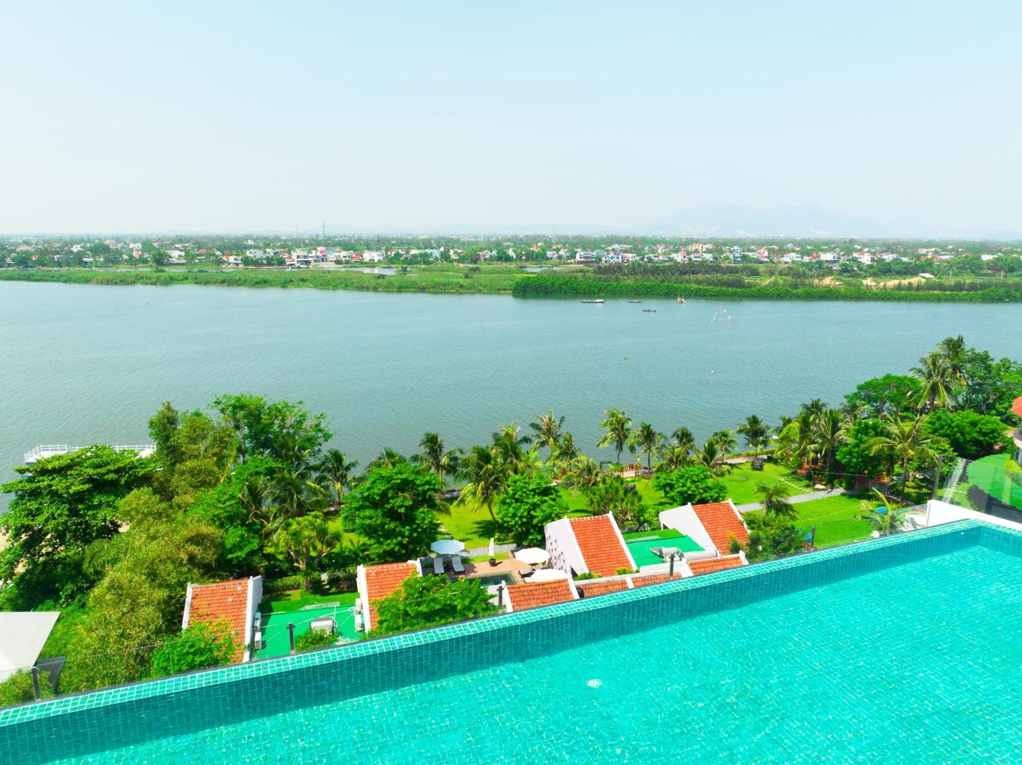 Bel Marina Hoi An Resort Dış mekan fotoğraf View of the river from the hotel