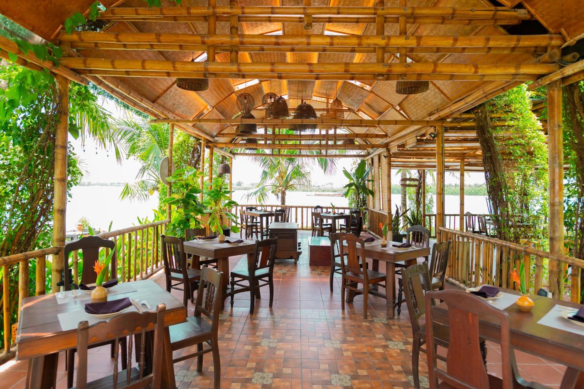 Bel Marina Hoi An Resort Dış mekan fotoğraf The restaurant at the resort